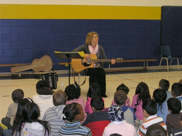 Nan Forler and her guitar